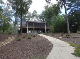 204 E Waters Edge Ln, West Union, SC 29696