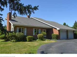 27 Thornhurst Rd, Falmouth, ME 04105