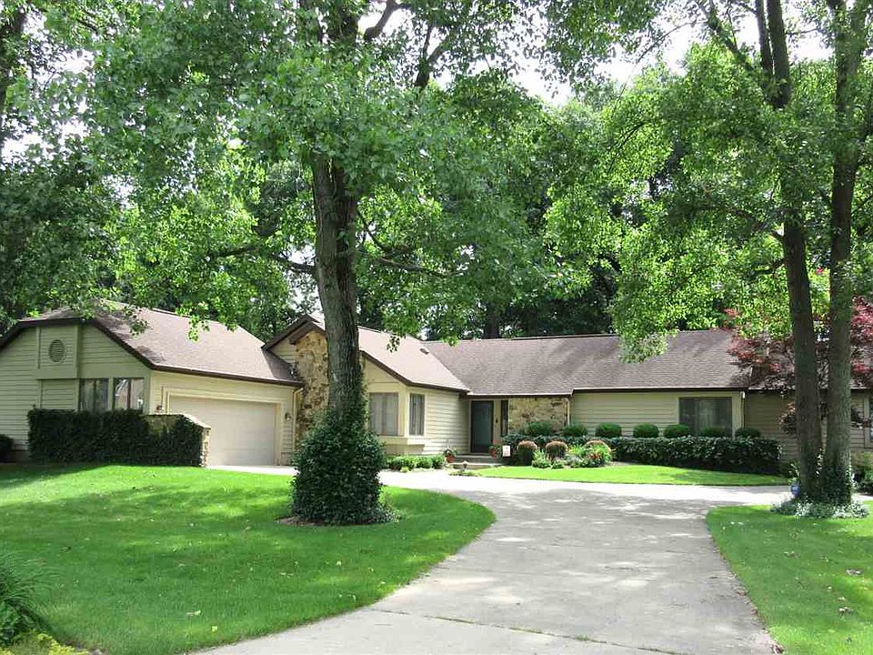 1st image of 3813 W Capilano Dr