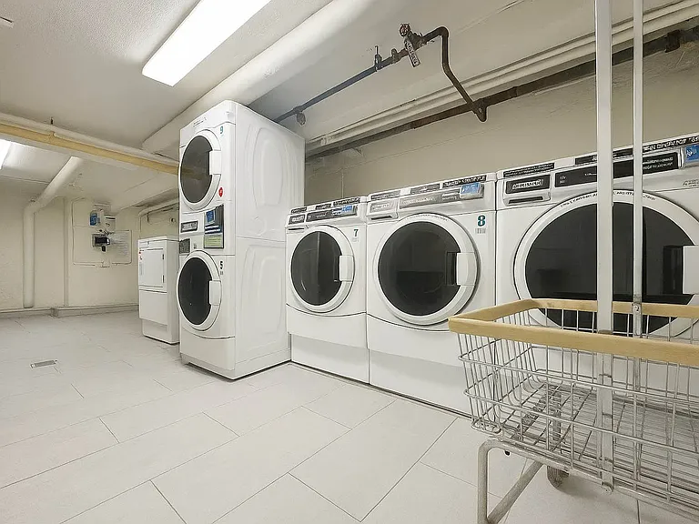 225 E 10th St #2G — Photo 7