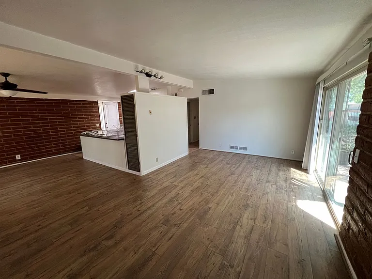 4331 E Hayhurst St — Photo 2