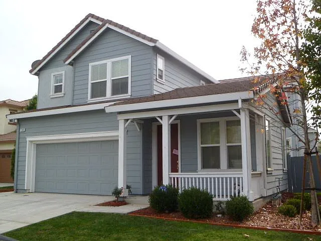 1740 Birchwood Ln — Photo 2
