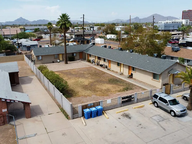 2238 E Taylor St — Photo 4