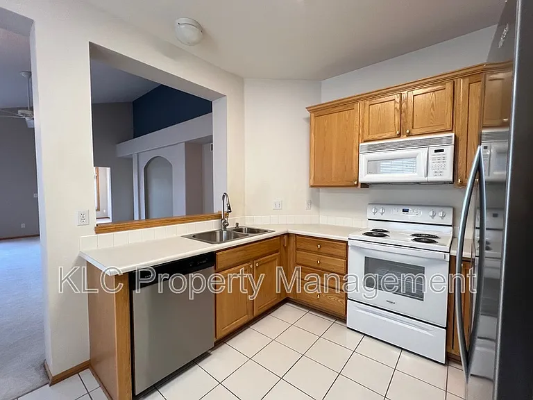 1725 S 50th St #192 — Photo 10