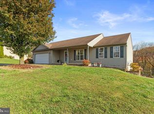 290 Abbey Dr, Mount Wolf, PA 17347