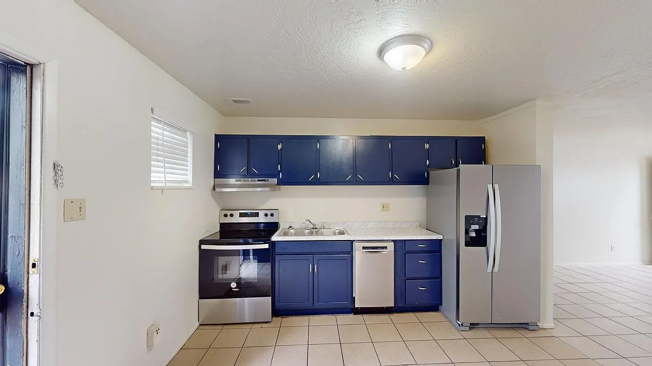 Quality, Remodeled 2 Bedroom Patio Apts. in South UNM — Photo 2