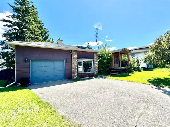 2440 W 22nd St NW, Calgary, AB T2M 3W6