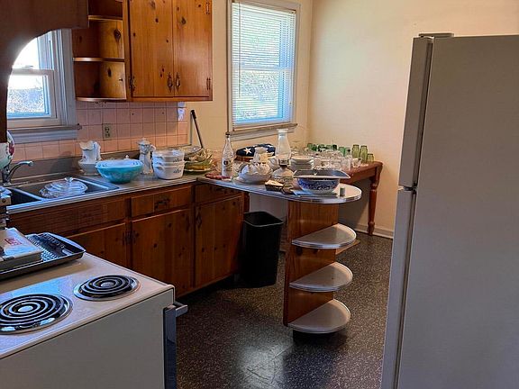 5th image of 1329 Francis Rd