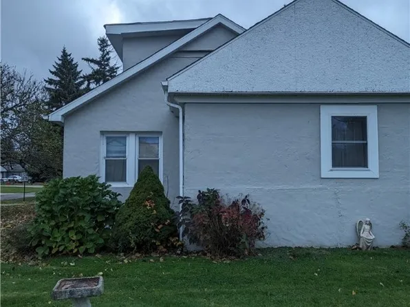 6948 Lake Rd E, Madison, OH 44057