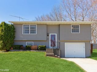 139 Brook Cir, Pella, IA 50219