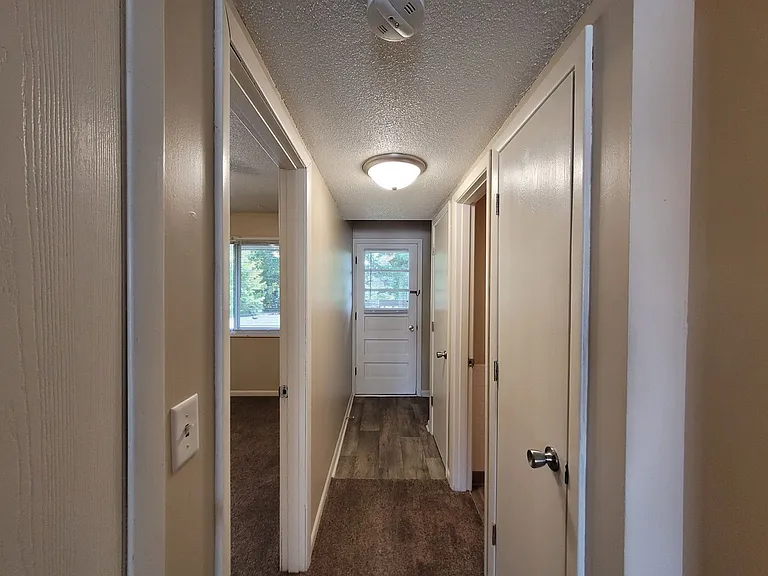 West Glen Apartments — Photo 28