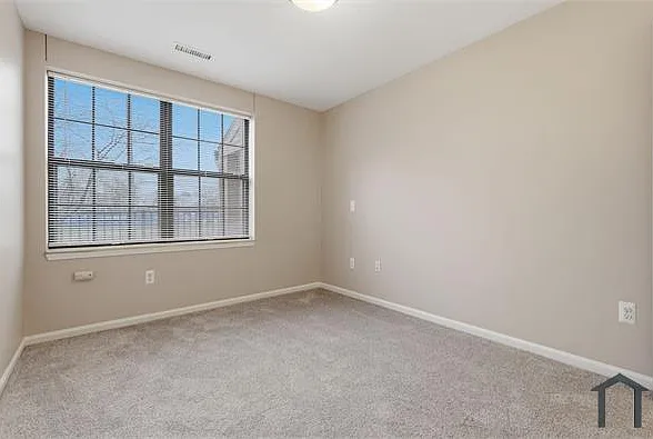 811 Oakman Blvd — Photo 11