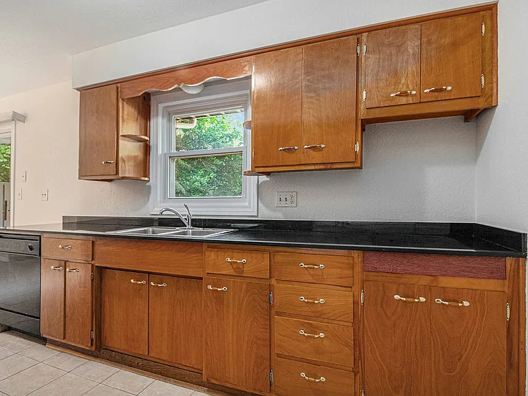 1035 N Maple Rd — Photo 11
