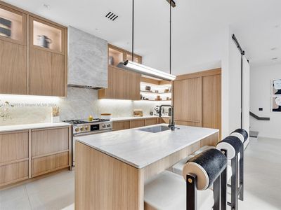 215 Zoe Way #215, Miami Beach, FL, 33141