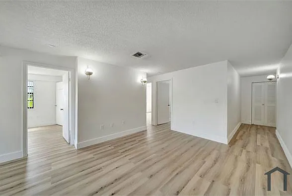 3 bed, 1036 sqft, $2,800 — Photo 2