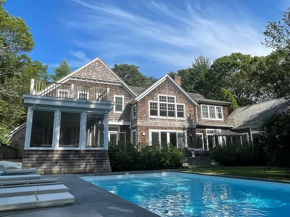 11 Owls Nest Ln, East Hampton, NY 11937