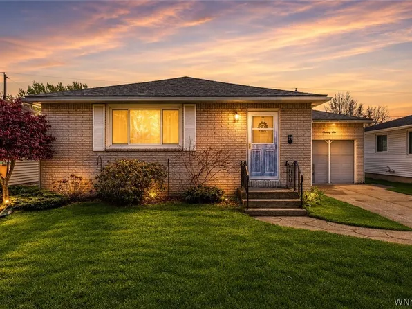 71 E Cherbourg Dr, Buffalo, NY 14227