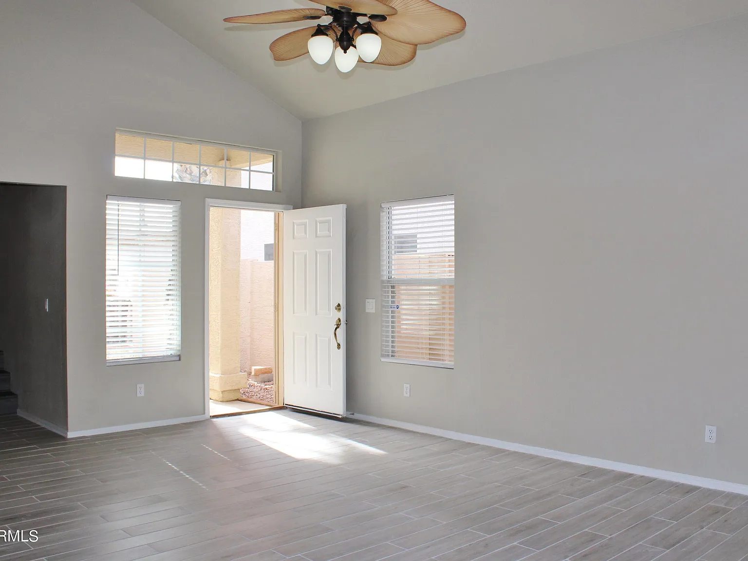 3 bed, 2.5 bath, 1901 sqft, $2,000 — Photo 2