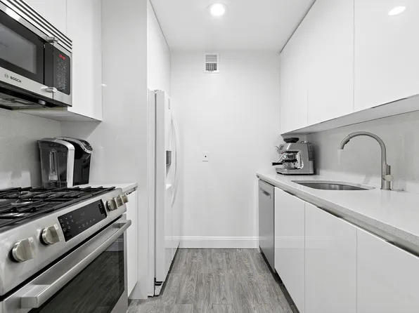 146 West 57th Street image 4 of 14