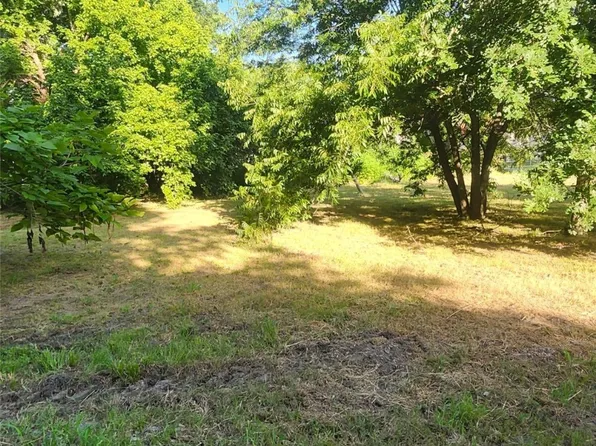 1212 Saint John St, Greenville, TX 75401