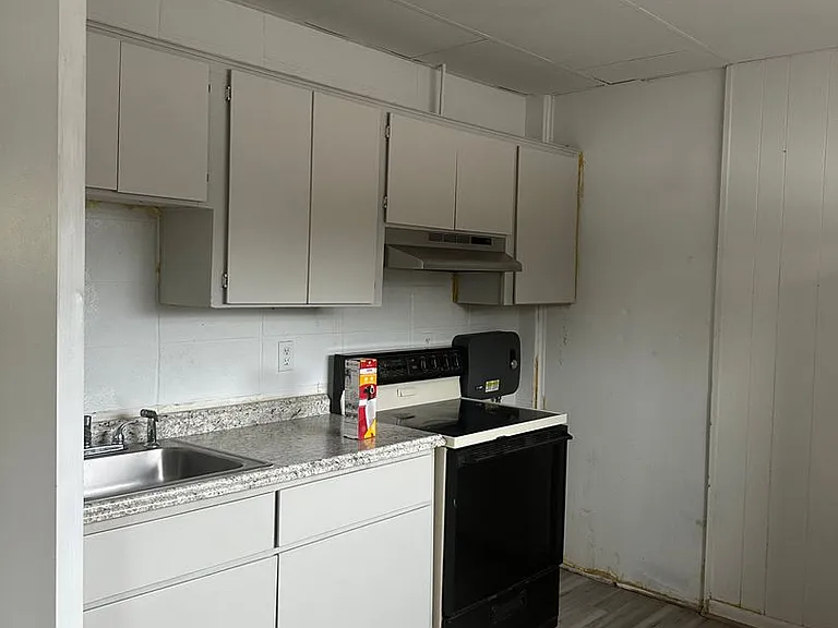 128 Gause St — Photo 3