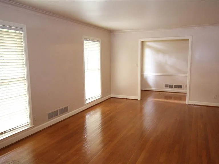 4690 Huntley Dr — Photo 3