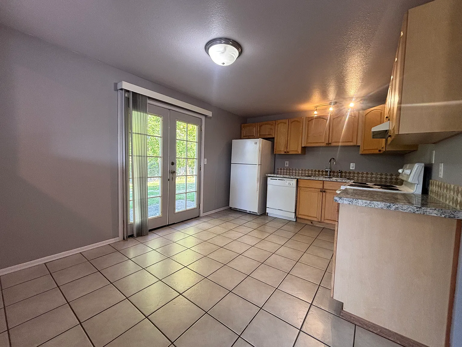 3 bed, 1208 sqft, $2,600 — Photo 3