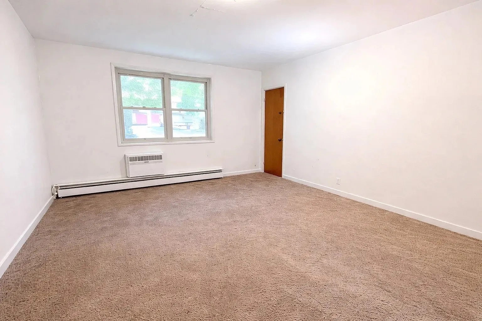 Studio, 1.0 bath, $859 — Photo 2