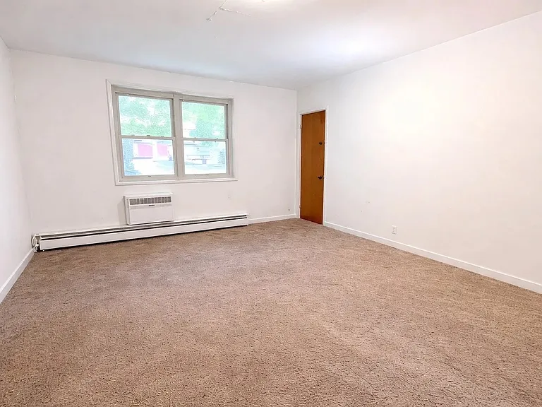 5559 Bartlett St — Photo 2