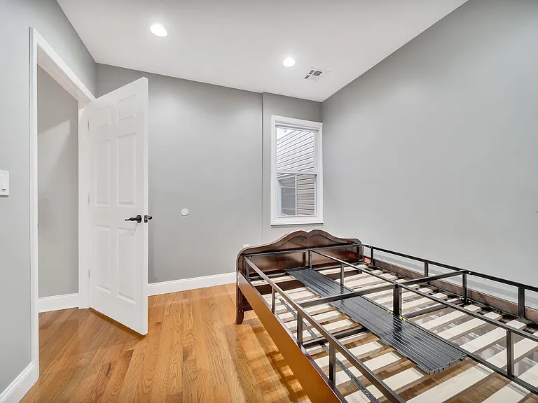 518 Summer St #2 — Photo 9