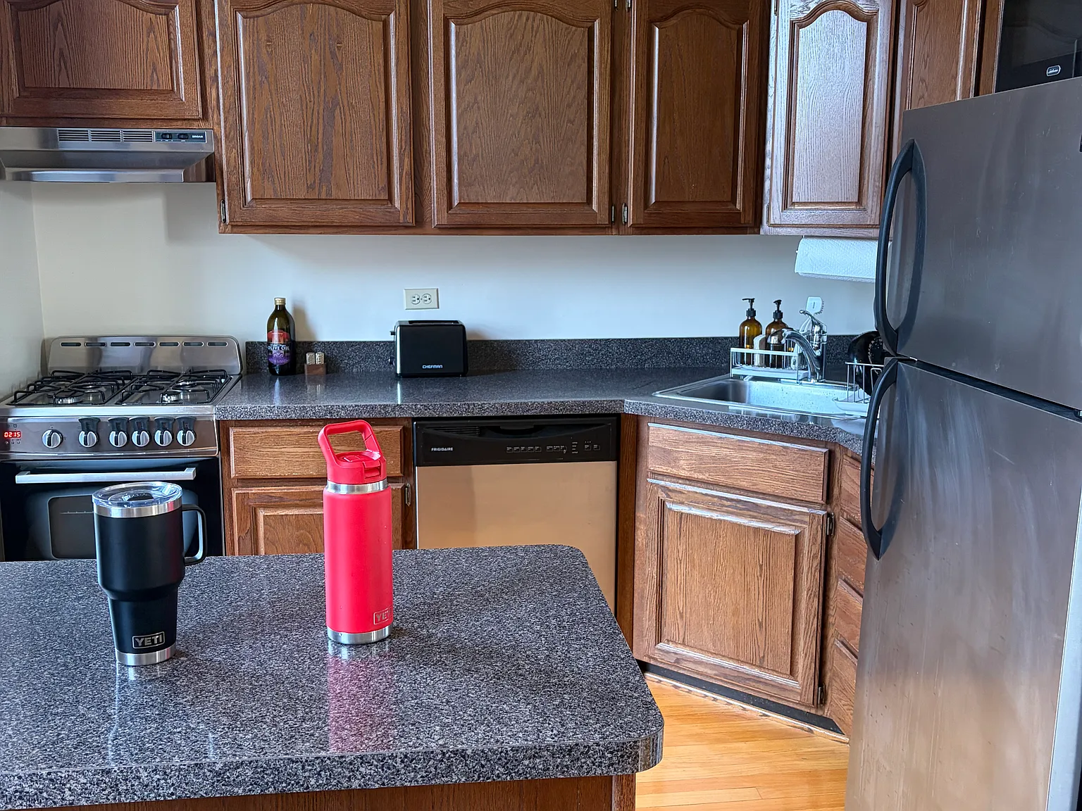 1 bed, 900 sqft, $2,475 — Photo 4