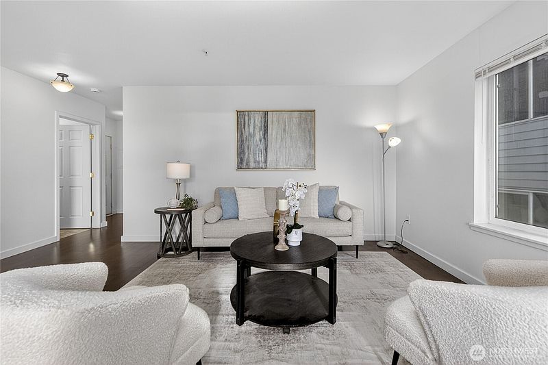 5th image of 524 6th Avenue W #110