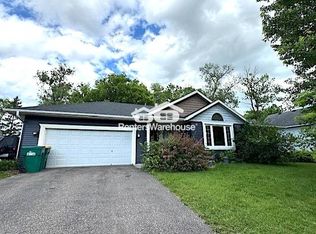 6930 Country Ln, Rockford, MN 55373