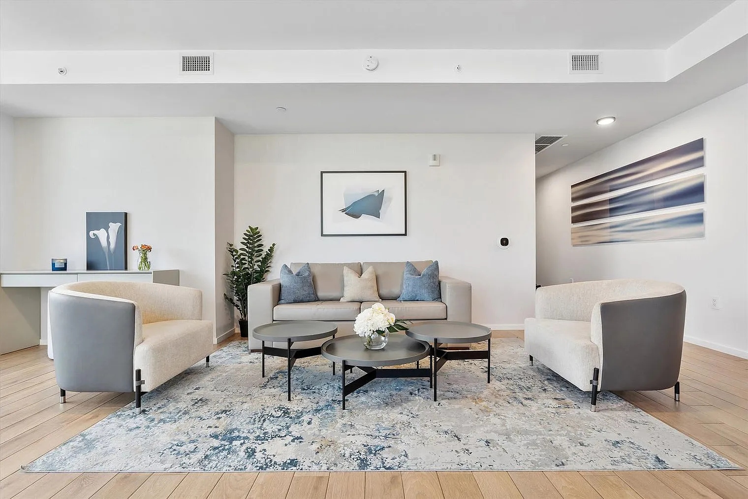 2 bed, 2.0 bath, 1420 sqft, $7,931 — Photo 3