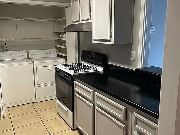 3rd image of 1003 Augusta Dr