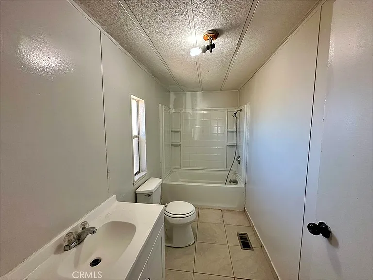 11550 White Rd #B — Photo 14