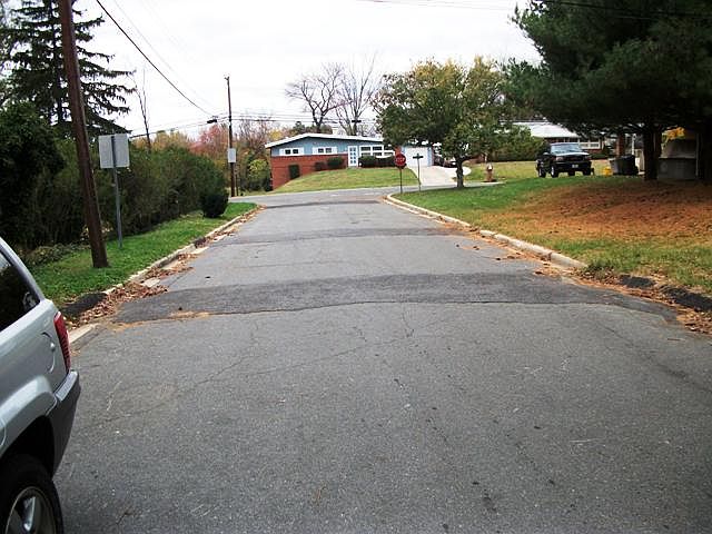 2nd image of 4902 Shopton Dr