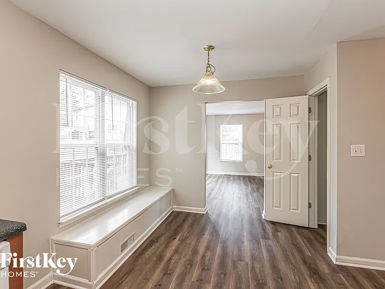 809 Hounds Chase Dr — Photo 6