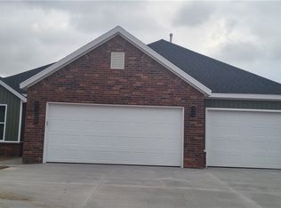 181 N Eagle Mountain St, Prairie Grove, AR 72753