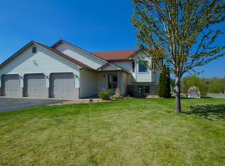 28470 Lakeside Trl, Lindstrom, MN 55045