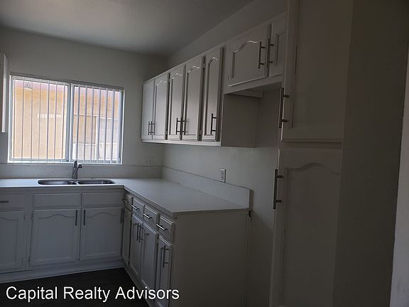 4th image of 465 E 55th St APT 5