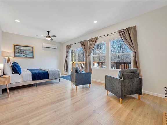 4th image of 1039 Fosters Knob Rd