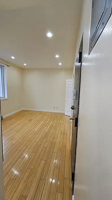 Rented by Manhattan Realty Group | media 15