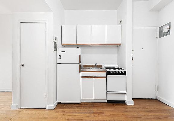 5th image of 308 W 82nd St #12C