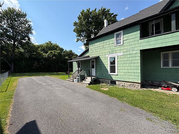 4th image of 133 Central St