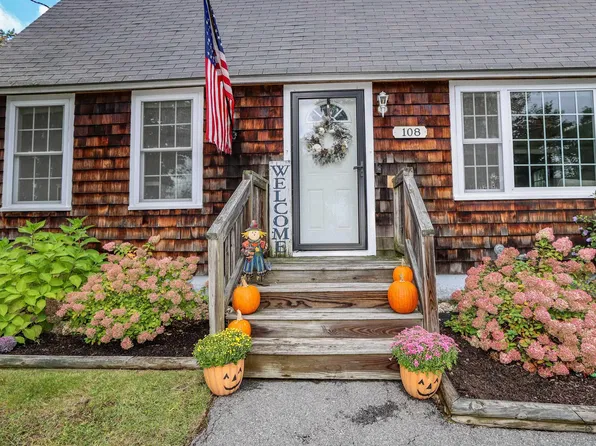 108 Westwood Drive, Nashua, NH 03062