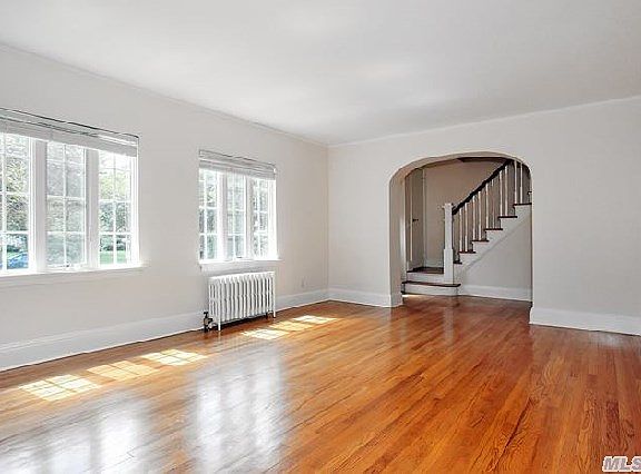 3rd image of 125 Garden St