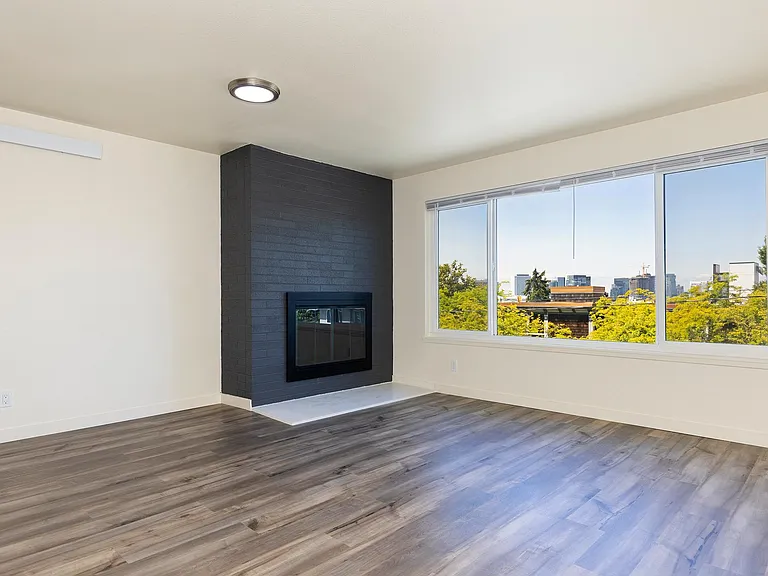 1310 E Thomas St #304 — Photo 1