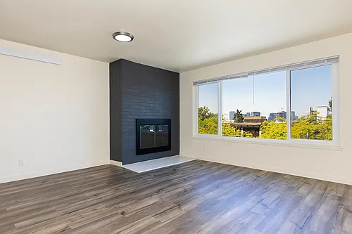 1310 E Thomas St #304 Photo 1