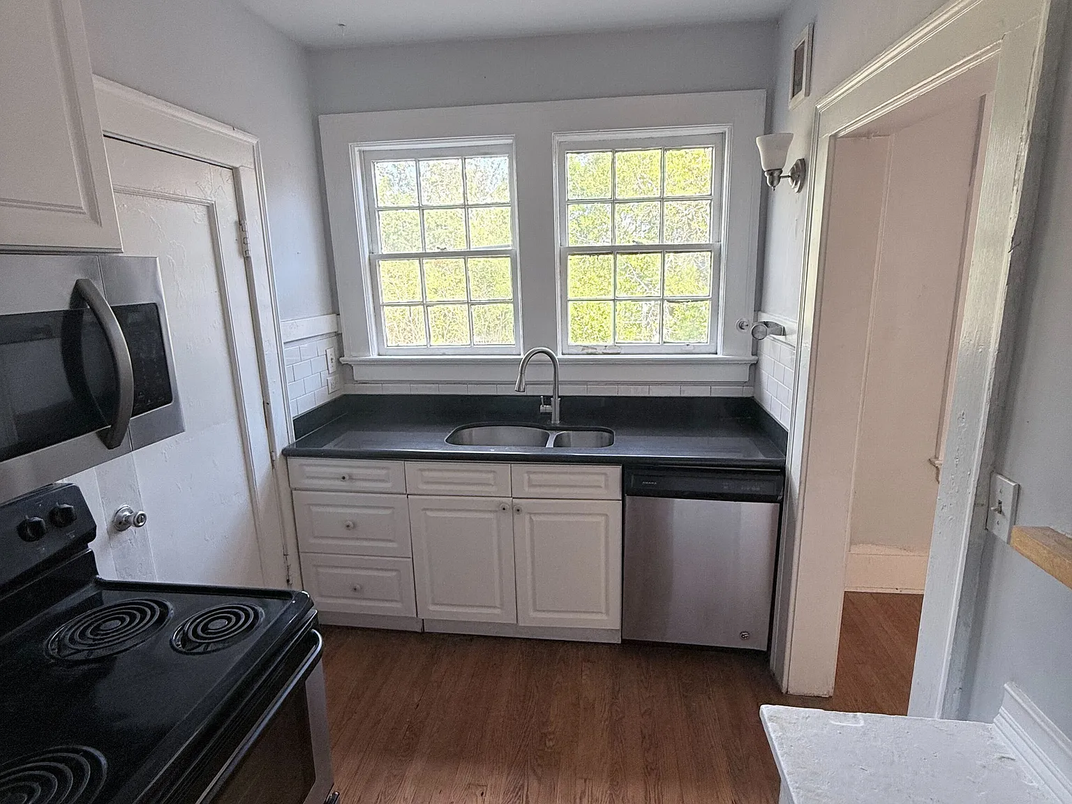 2061 Forbes St — Photo 2